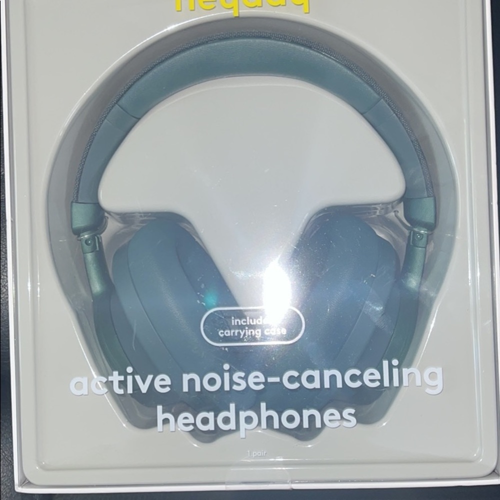 Noise cancelling Bluetooth headphones